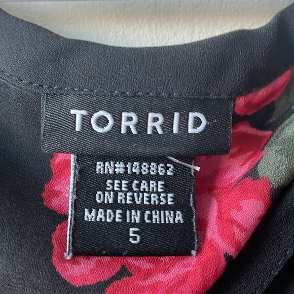 Torrid | Sheer Floral Blouse - Picture 3 of 3